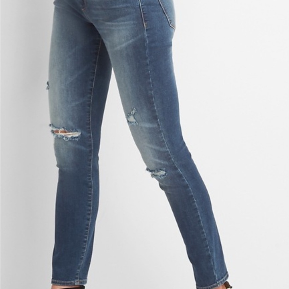 Women's GAP True Skinny Blue Distressed Jeans (don’t say Petite but shorter)